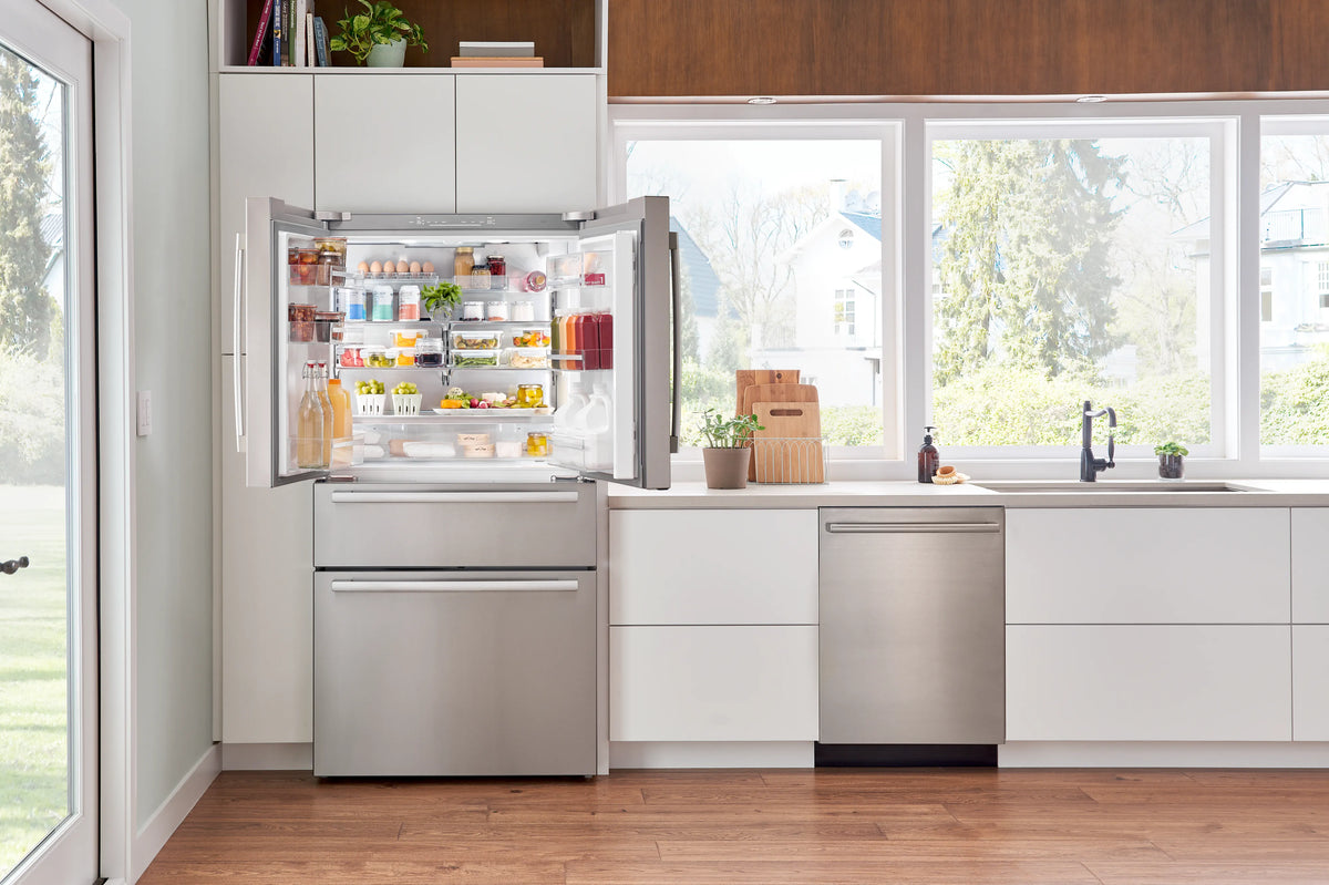 Bosch B36CL80SNS 800 Series French Door Bottom Mount Refrigerator 36'' Stainless steel (with anti-fingerprint)